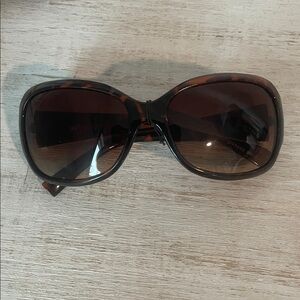 Elegant Tortoiseshell Sunglasses